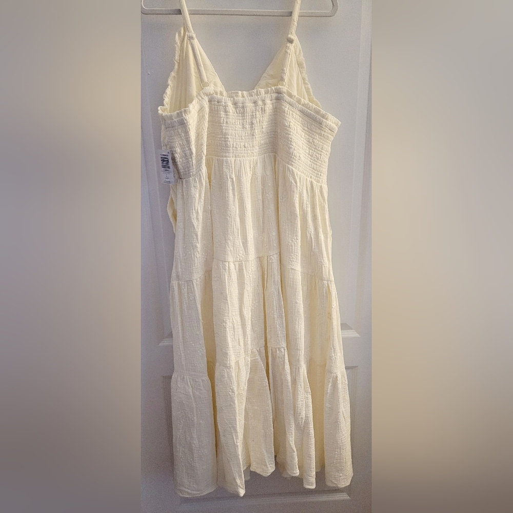 Women’s White Sundress - Elegant Tiered V-Neck Dress - Picture 8 of 11